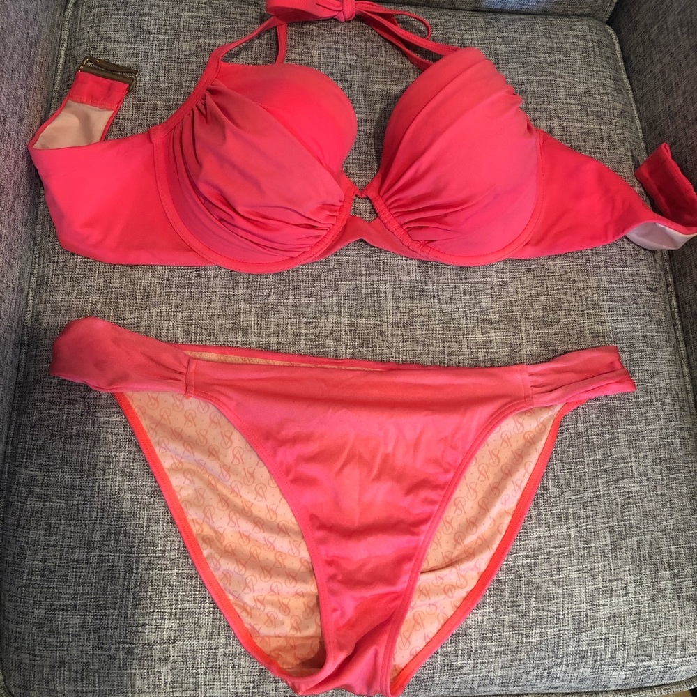 Victoria’s Secret Swimsuit 👙